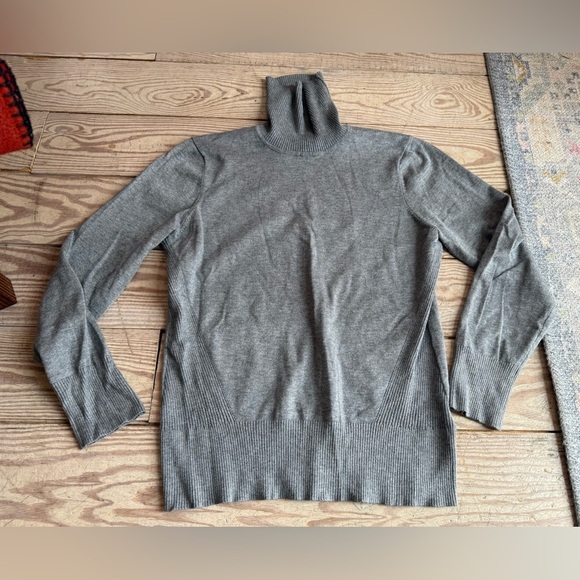 Gray Turtleneck Sweater best for size large - Picture 1 of 2